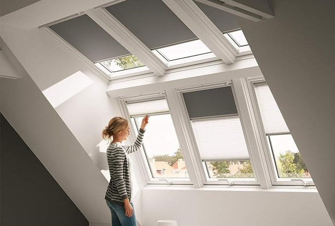 DUO -pimentävät rullaverhot VELUX-kattoikkunaan